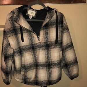 Forever 21 plaid sweatshirt with pockets and drawstring on bottom Size M